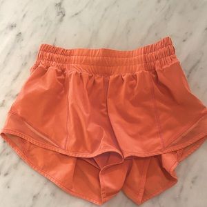 Lululemon Hotty Hot 2.5 shorts cocktail orange size 2 low rise